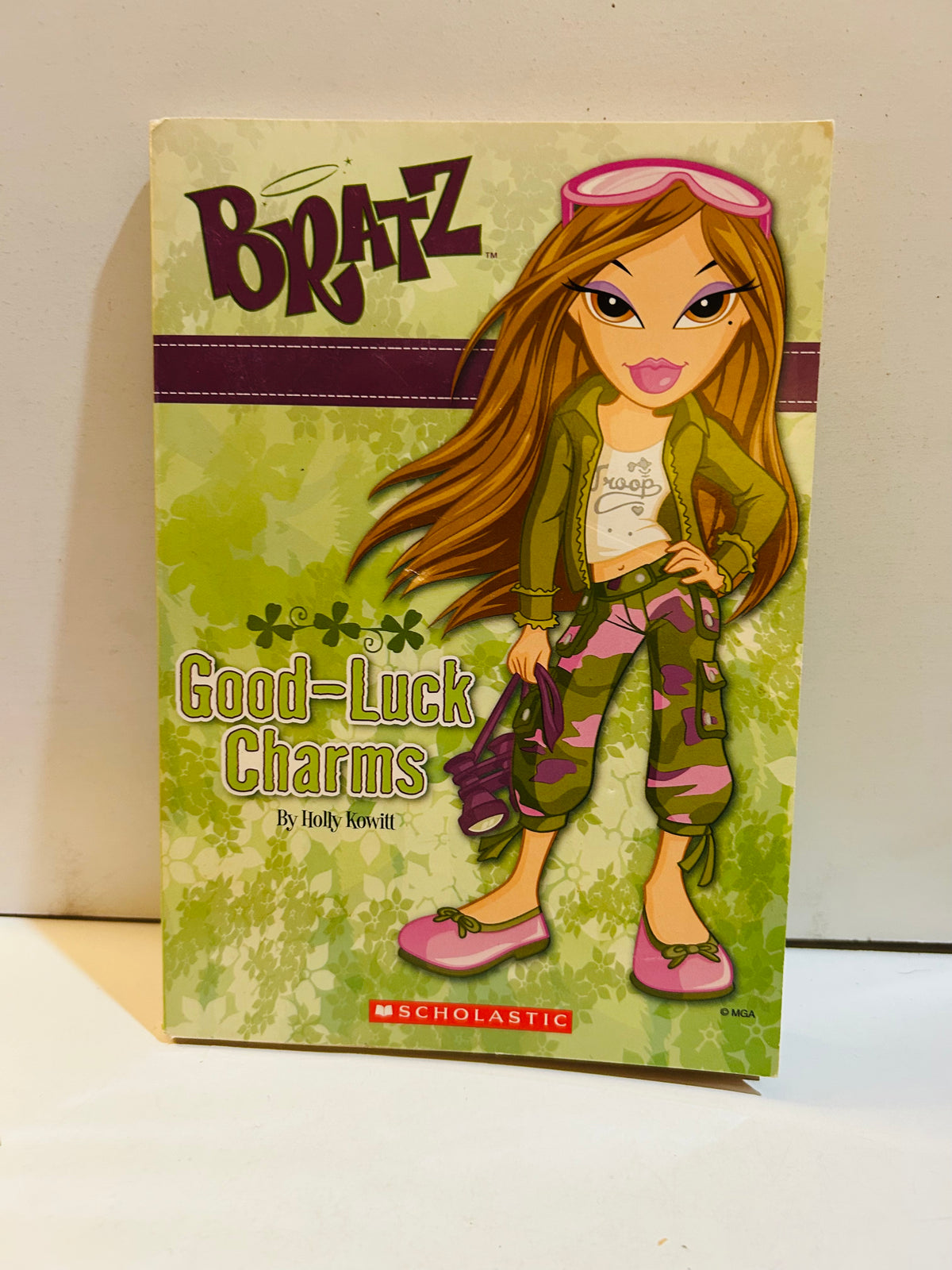 Bratz Good-Luck Charms by Holly Kowitt Scholastic paperback with green illustrated cover