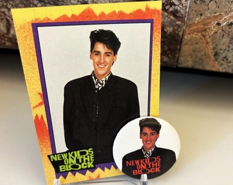 New Kids on the Block 1989 Jonathan Trading Card #53 and Pin