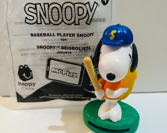 Snoopy Baseball Player Peanuts Toy Happy Meal Figure