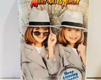 Mary Kate and Ashley VHS (2000) Amazing Adventures, Sea World, US Space Camp and Hotel Who Done it