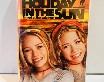Mary Kate and Ashley VHS Holiday in the Sun Clamshell VHS(2001)